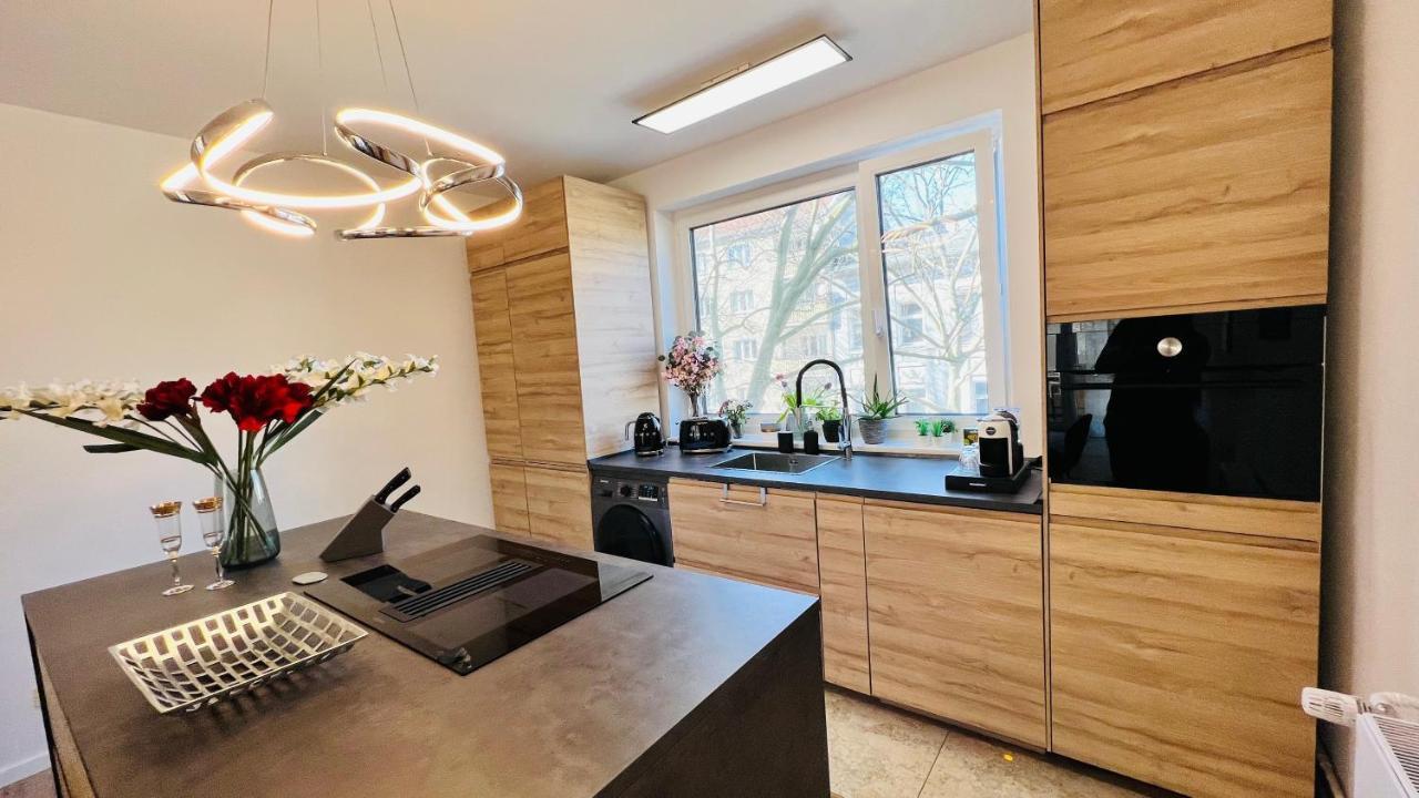Appartement Central Designer 3 Apt With Terrace & Parking *