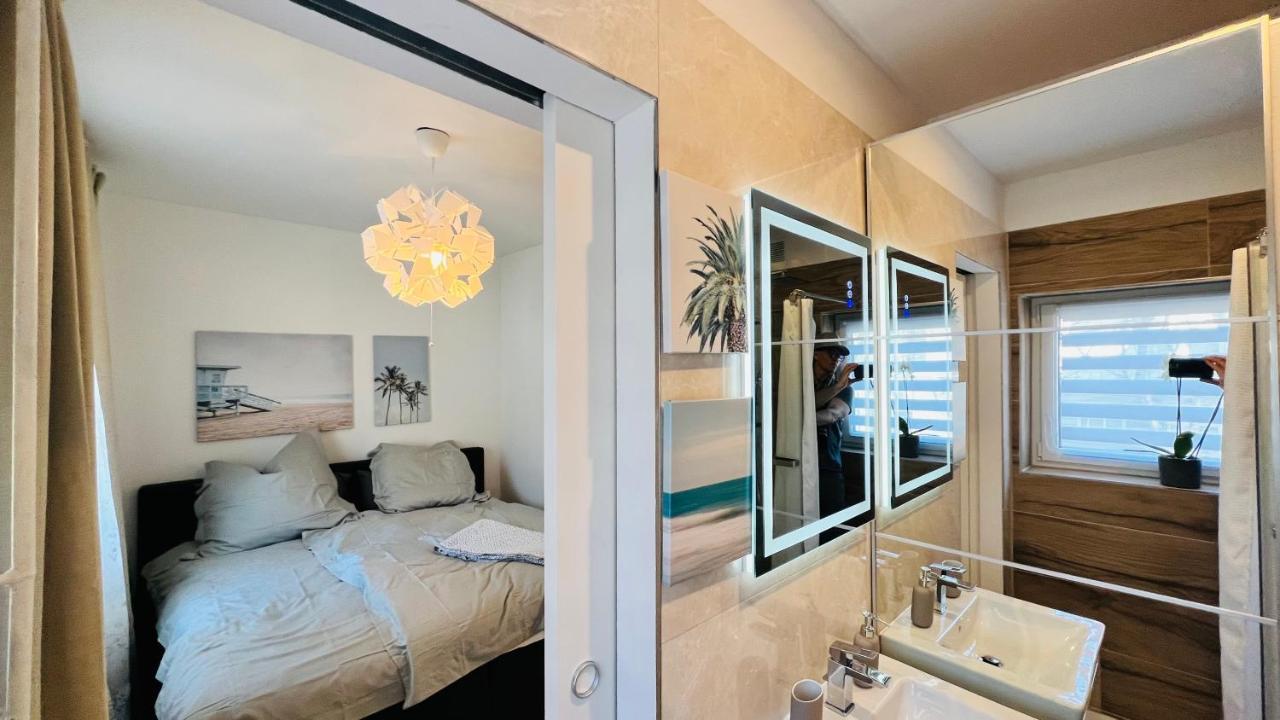 Appartement Central Designer 3 Apt With Terrace & Parking *